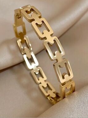 NWT Gold Plated/Stainless Steel Cuff Bracelet.